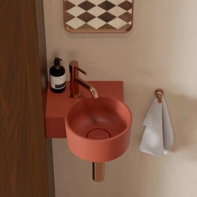 Matt terracotta spalvos pakabinamas/pastatomas ant stalviršio praustuvas Omnires OVO M+ 33 x 34 cm (kairė) Matt terracotta spalvos pakabinamas/pastatomas ant stalviršio praustuvas Omnires OVO M+ 33 x 34 cm (kairė)