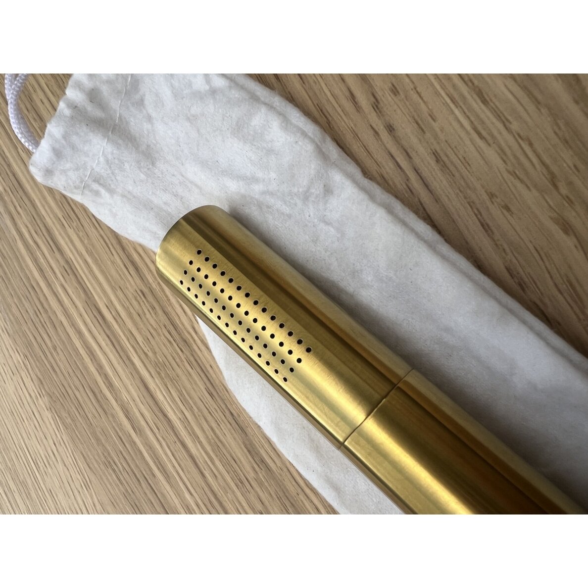 Braižyto aukso spalvos dušo galvutė Omnires MICROPHONE (be gamyklinės pakuotės) 1 Braižyto aukso spalvos dušo galvutė Omnires MICROPHONE (be gamyklinės pakuotės) 1