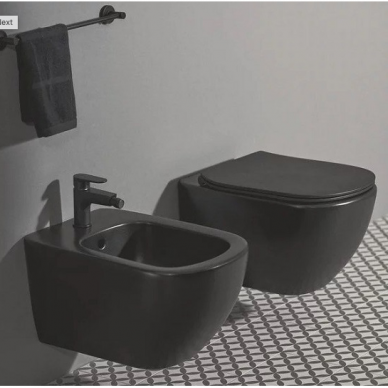 Juodas matinis Ideal Standard TESI pakabinamas unitazas su TESI sėdyne ir plonu Soft close dangčiu
