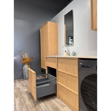 Kame Lumi ūkinė spintelė su 1 durelėmis, medinė rankena, 38 cm, bookmatch oak 3 Kame Lumi ūkinė spintelė su 1 durelėmis, medinė rankena, 38 cm, bookmatch oak 3