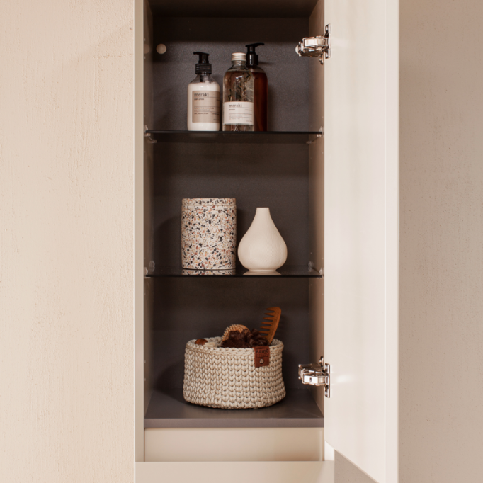 Kame Loft aukšta vonios spintelė, spalvų pasirinkimas 1 Kame Loft aukšta vonios spintelė, spalvų pasirinkimas 1