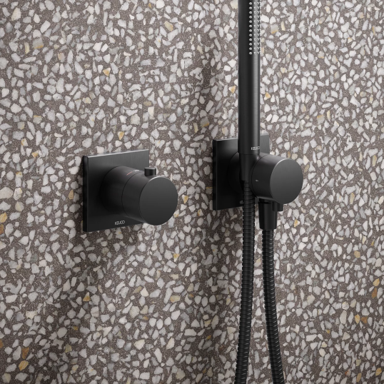 Keuco IXMO potinkinė termostatinė dušo sistema, 250 mm dušo galva, šlifuotas paviršius - juoda spalva 4 Keuco IXMO potinkinė termostatinė dušo sistema, 250 mm dušo galva, šlifuotas paviršius - juoda spalva 4