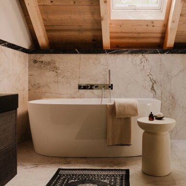 Lieto marmuro vonia Omnires Marble+ Valencia balta blizgi 158 x 77 cm Lieto marmuro vonia Omnires Marble+ Valencia balta blizgi 158 x 77 cm