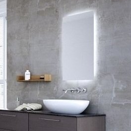 Veidrodis su LED apšvietimu Kamė Grace 60x80 cm Veidrodis su LED apšvietimu Kamė Grace 60x80 cm