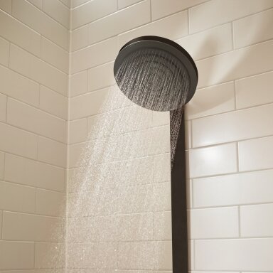 Juodos matinės spalvos virštinkinė dušo sistema su termostatu HANSGROHE Pulsify S Juodos matinės spalvos virštinkinė dušo sistema su termostatu HANSGROHE Pulsify S